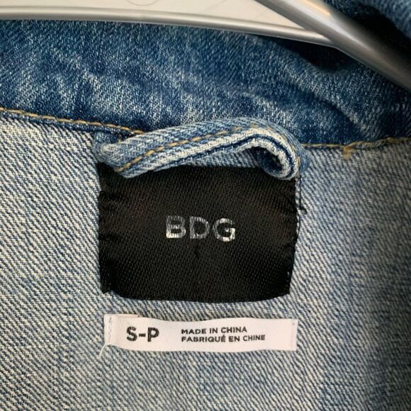 𝅺BDG Urban Outfitters Distressed Denim Vest - Picture 2 of 4